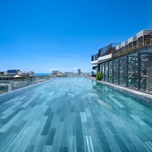 호텔 Golden Lotus Grand - Panoramic Rooftop Bar & Daily Afternoon Tea, 다낭